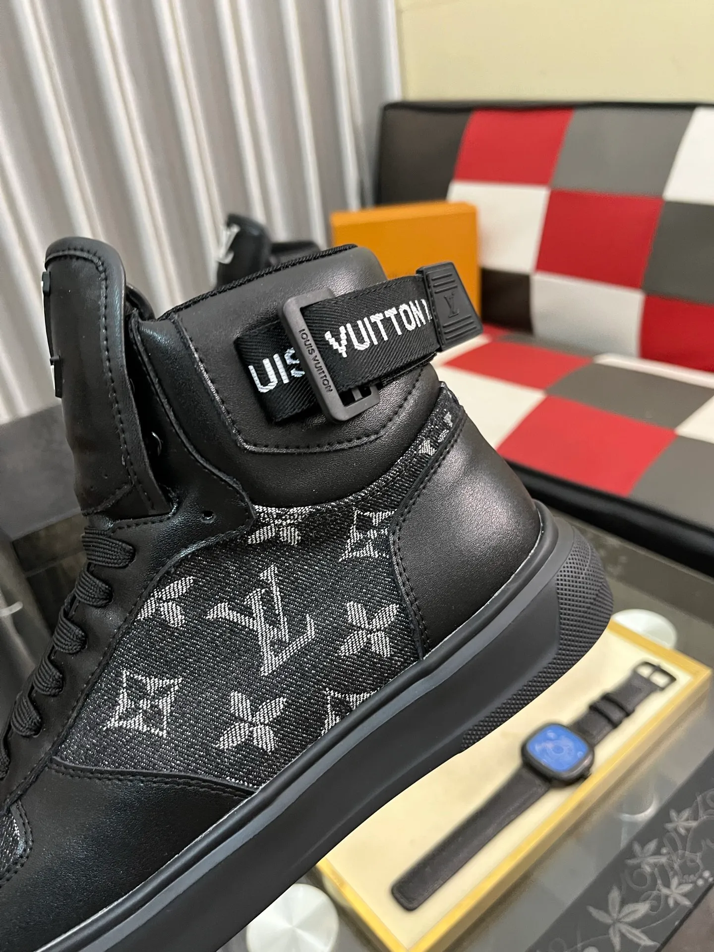 Men's shoes💰440⌚️⌚️"LOUI* VUITTO*" popular men's casual shoes, genuine Italian development💯purchasing level quality✔️The upper is made of first-layer cowhide, comfortable and soft sheepskin feet⚡️Fashionable and versatile. The toe last shape is firm and full, and the soles are made from LV original molds and can be moved in and out of the counter at will. Light and comfortable on the foot~purely handmade, details determine quality! Size:38-442️⃣Colors available